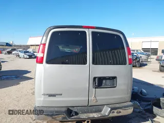 2007 Chevrolet Express Passenger with VIN 1GAHG35UX71176305, listed as a IAAI auction lot 41143812 with 338,940 mi miles and . Bid and sale history available at DreamBid. Image 17.