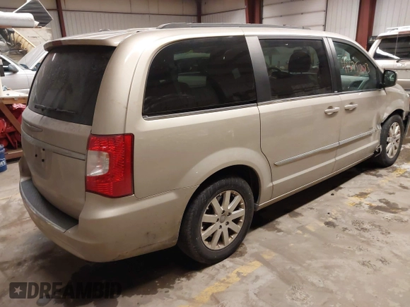 2013 Chrysler Town & Country Touring with VIN 2C4RC1BG5DR731002, listed as a IAAI auction lot 41575003 with 106,486 mi miles. Bid and sale history available at carsss.com. Image 4.