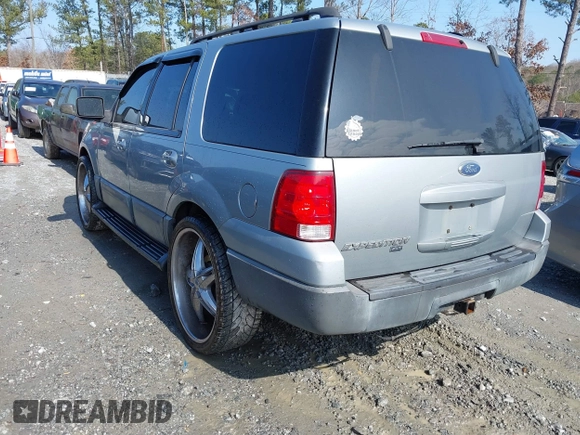 2006 Ford Expedition Special Service with VIN 1FMFU15586LA92986, listed as a IAAI auction lot 41537680 with 171,159 mi miles. Bid and sale history available at carsss.com. Image 3.