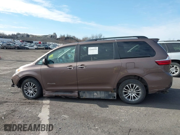 2020 Toyota Sienna XLE Auto Access Seat with VIN 5TDYZ3DCXLS050310, listed as a IAAI auction lot 41469930 with 77,370 mi miles and . Bid and sale history available at DreamBid. Image 14.