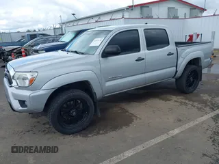 2012 Toyota Tacoma PreRunner z VIN 3TMJU4GN5CM131976, wystawiony jako IAAI lot #42213150 z przebiegiem 134 649 mil mil oraz . Historia ofert i sprzedaży dostępna na DreamBid. Obrazek 17.