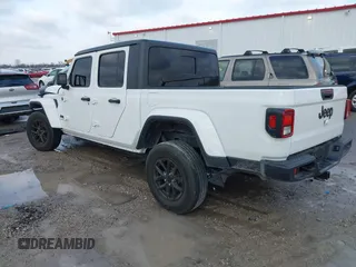 2022 Jeep Gladiator Texas Trail z VIN 1C6HJTAG8NL152487, wystawiony jako IAAI lot #41053737 z przebiegiem 49 411 mil mil oraz . Historia ofert i sprzedaży dostępna na DreamBid. Obrazek 3.