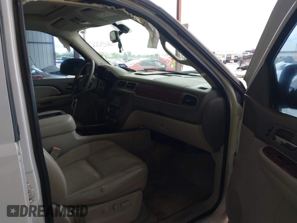 2007 Chevrolet Tahoe LT z VIN 1GNFC13097R131332, wystawiony jako IAAI lot #42113000 z przebiegiem 335 679 mil mil oraz . Historia ofert i sprzedaży dostępna na DreamBid. Obrazek 5.