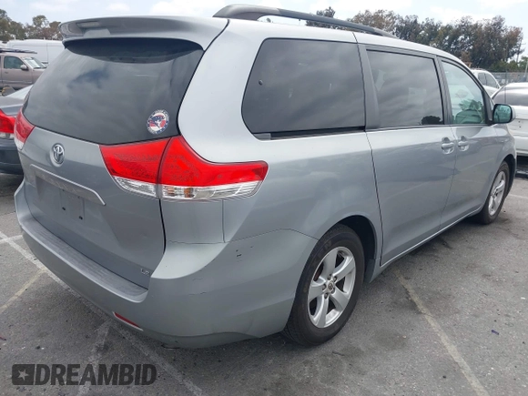 2011 Toyota Sienna LE AAS with VIN 5TDKK3DC0BS119045, listed as a IAAI auction lot 42184748 with 196,607 mi miles. Bid and sale history available at carsss.com. Image 4.