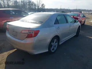 2012 Toyota Camry L with VIN 4T1BF1FK8CU075740, listed as a IAAI auction lot 41412392 with 330,907 mi miles. Bid and sale history available at carsss.com. Image 4.