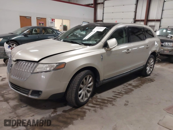 2010 Lincoln MKT with VIN 2LMHJ5AR0ABJ20455, listed as a IAAI auction lot 41460072 with 298,026 mi miles. Bid and sale history available at carsss.com. Image 2.