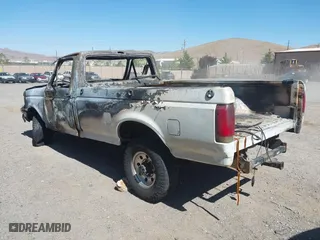 1990 Ford F-250 HD with VIN 1FTHF26G2LPA27276, listed as a IAAI auction lot 40243327 with 1 mi miles. Bid and sale history available at carsss.com. Image 3.