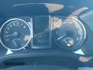 2022 Toyota Tacoma SR z VIN 3TMCZ5AN1NM531884, wystawiony jako IAAI lot #42257444 z przebiegiem Nie podano mil oraz . Historia ofert i sprzedaży dostępna na DreamBid. Obrazek 15.