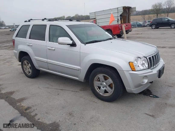 2007 Jeep Grand Cherokee Overland with VIN 1J8HR68237C676686, listed as a IAAI auction lot 42073411 with 194,524 mi miles. Bid and sale history available at carsss.com. Image 1.
