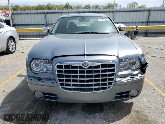 2007 Chrysler 300 C z VIN 2C3KA63H57H725971, wystawiony jako Copart lot #51793044 z przebiegiem 137 825 mil mil oraz Szkoda całkowita • Salvage title. Historia ofert i sprzedaży dostępna na DreamBid. Obrazek 5.