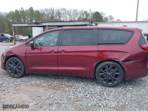 2020 Chrysler Pacifica Touring with VIN 2C4RC1FGXLR100447, listed as a IAAI auction lot 41514925 with 46,001 mi miles. Bid and sale history available at carsss.com. Image 14.