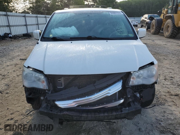2013 Chrysler Town & Country Touring z VIN 2C4RC1BG3DR674413, wystawiony jako Copart lot #55902355 z przebiegiem 131 434 mil mil oraz Szkoda całkowita • Salvage title. Historia ofert i sprzedaży dostępna na DreamBid. Obrazek 5.