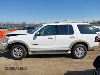 2007 Ford Explorer Eddie Bauer z VIN 1FMEU74EX7UB47448, wystawiony jako IAAI lot #41786044 z przebiegiem 203 808 mil mil oraz . Historia ofert i sprzedaży dostępna na DreamBid. Obrazek 14.