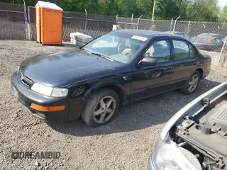 1998 Nissan Maxima GXE z VIN JN1CA21D7WM902284, wystawiony jako Copart lot #55459895 z przebiegiem 240 158 mil mil oraz Szkoda całkowita • Salvage title. Historia ofert i sprzedaży dostępna na DreamBid. Obrazek 1.
