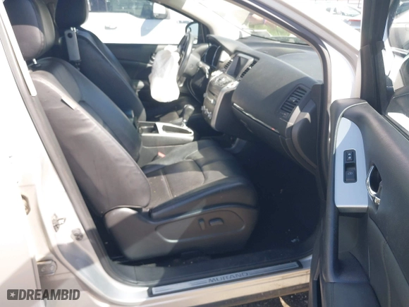 2011 Nissan Murano LE with VIN JN8AZ1MU1BW050195, listed as a IAAI auction lot 41824150 with 175,811 mi miles. Bid and sale history available at carsss.com. Image 5.