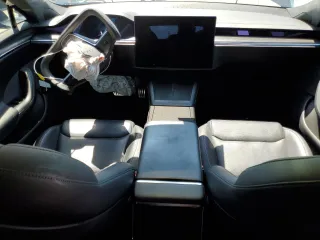 2022 Tesla Model S Plaid z VIN 5YJSA1E62NF471696, wystawiony jako Copart lot #56249555 z przebiegiem Nie podano mil oraz Szkoda całkowita • Salvage title. Historia ofert i sprzedaży dostępna na DreamBid. Obrazek 8.
