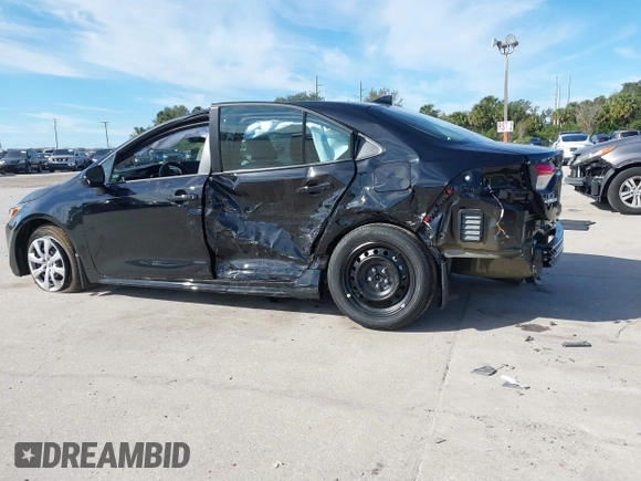 2025 Toyota Corolla LE z VIN 5YFB4MDEXSP261655, wystawiony jako IAAI lot #41429161 z przebiegiem 9 872 mil mil oraz . Historia ofert i sprzedaży dostępna na DreamBid. Obrazek 3.