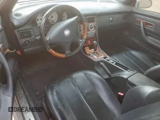 2001 Mercedes-Benz SLK 230/320 z VIN WDBKK65F91F228336, wystawiony jako Copart lot #56834915 z przebiegiem 127 224 mil mil oraz Szkody całkowita. Historia ofert i sprzedaży dostępna na DreamBid. Obrazek 8.