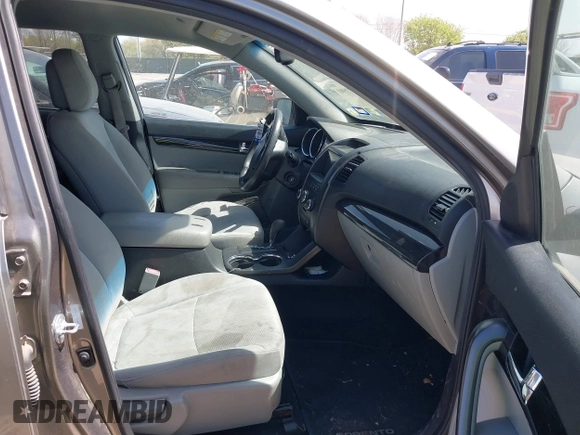 2013 Kia Sorento LX with VIN 5XYKTDA69DG360796, listed as a IAAI auction lot 41735901 with 216,875 mi miles. Bid and sale history available at carsss.com. Image 5.