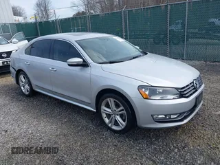 2014 Volkswagen Passat SEL Premium z VIN 1VWCN7A34EC091762, wystawiony jako IAAI lot #41769129 z przebiegiem 106 779 mil mil oraz . Historia ofert i sprzedaży dostępna na DreamBid. Obrazek 1.
