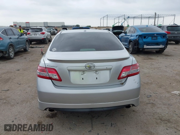 2011 Toyota Camry LE z VIN 4T1BF3EK9BU748210, wystawiony jako IAAI lot #42288534 z przebiegiem 141 208 mil mil oraz . Historia ofert i sprzedaży dostępna na DreamBid. Obrazek 16.