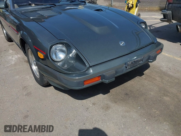 1983 Datsun 280ZX z VIN JN1HZ04S3DX579019, wystawiony jako IAAI lot #41825629 z przebiegiem 136 430 mil mil oraz . Historia ofert i sprzedaży dostępna na DreamBid. Obrazek 6.