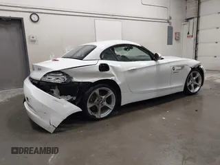 2015 BMW Z4 sDrive28i with VIN WBALL5C51FJ997681, listed as a IAAI auction lot 41323332 with 47,991 mi miles. Bid and sale history available at carsss.com. Image 4.