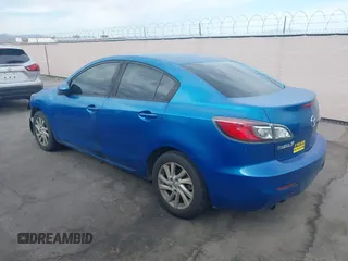2012 Mazda 3 i Touring z VIN JM1BL1V89C1546573, wystawiony jako IAAI lot #42403158 z przebiegiem 403 813 mil mil oraz . Historia ofert i sprzedaży dostępna na DreamBid. Obrazek 3.