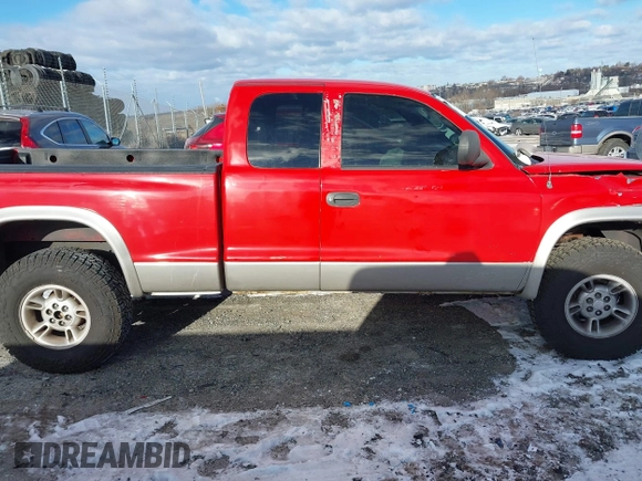 2000 Dodge Dakota SLT with VIN 1B7GG22X5YS655335, listed as a IAAI auction lot 41275339 with 132,121 mi miles and . Bid and sale history available at carsss.com. Image 13.