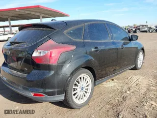 2014 Ford Focus SE with VIN 1FADP3K28EL326167, listed as a IAAI auction lot 41660698 with 97,166 mi miles. Bid and sale history available at carsss.com. Image 4.