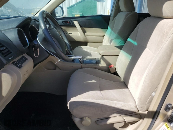 2011 Toyota Highlander z VIN 5TDBK3EHXBS058703, wystawiony jako Copart lot #50528895 z przebiegiem 185 124 mil mil oraz Czysty tytuł • Clean title. Historia ofert i sprzedaży dostępna na DreamBid. Obrazek 7.