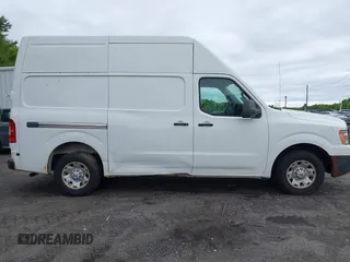 2013 Nissan NV Cargo SV z VIN 1N6BF0LY0DN104213, wystawiony jako IAAI lot #42254199 z przebiegiem 94 705 mil mil oraz . Historia ofert i sprzedaży dostępna na DreamBid. Obrazek 13.