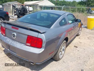 2006 Ford Mustang GT Deluxe with VIN 1ZVFT82H065153666, listed as a IAAI auction lot 42596713 with 264,571 mi miles and . Bid and sale history available at DreamBid. Image 4.