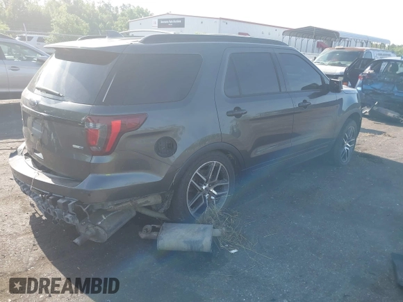 2017 Ford Explorer Sport z VIN 1FM5K8GT6HGB23282, wystawiony jako IAAI lot #42094911 z przebiegiem 151 460 mil mil oraz . Historia ofert i sprzedaży dostępna na DreamBid. Obrazek 4.