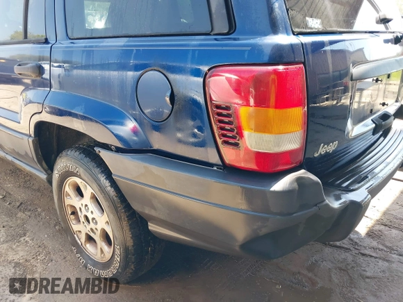2003 Jeep Grand Cherokee Laredo with VIN 1J4GX48S83C548090, listed as a IAAI auction lot 42039918 with 243,209 mi miles. Bid and sale history available at carsss.com. Image 6.