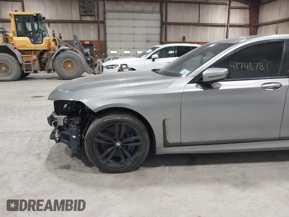 2020 BMW 7 Series 750i xDrive with VIN WBA7U2C06LBX84829, listed as a IAAI auction lot 41748781 with 70,450 mi miles. Bid and sale history available at carsss.com. Image 18.