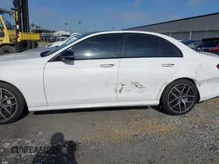 2022 Mercedes-Benz E-Class E 350 with VIN W1KZF8DB1NB045076, listed as a IAAI auction lot 41949535 with 32,063 mi miles. Bid and sale history available at carsss.com. Image 15.