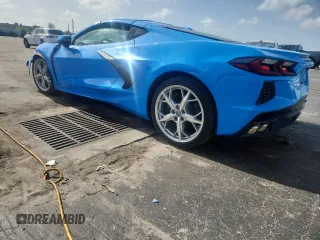 2021 Chevrolet Corvette 2LT z VIN 1G1YB2D48M5122614, wystawiony jako Copart lot #66302235 z przebiegiem 14 736 mil mil oraz Szkoda całkowita • Salvage title. Historia ofert i sprzedaży dostępna na DreamBid. Obrazek 2.