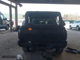 2018 Toyota Tacoma SR with VIN 5TFCZ5AN9JX125940, listed as a IAAI auction lot 41790040 with 80,454 mi miles. Bid and sale history available at carsss.com. Image 17.