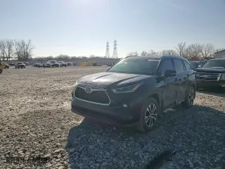 2021 Toyota Highlander XLE with VIN 5TDHZRBH9MS547464, listed as a Copart auction lot 47862555 with 51,396 mi miles and Salvage Title. Bid and sale history available at carsss.com. Image 12.