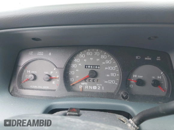 1999 Mercury Grand Marquis GS z VIN 2MEFM74W8XX686921, wystawiony jako IAAI lot #42374777 z przebiegiem 185 166 mil mil oraz . Historia ofert i sprzedaży dostępna na DreamBid. Obrazek 7.