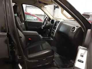 2006 Mercury Mountaineer Premier z VIN 4M2EU48826ZJ05567, wystawiony jako IAAI lot #41580546 z przebiegiem 133 863 mil mil oraz . Historia ofert i sprzedaży dostępna na DreamBid. Obrazek 5.