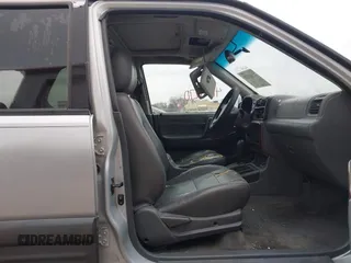 2001 Honda Passport LX z VIN 4S6CK58W714414399, wystawiony jako IAAI lot #41641270 z przebiegiem 203 093 mil mil oraz . Historia ofert i sprzedaży dostępna na DreamBid. Obrazek 5.