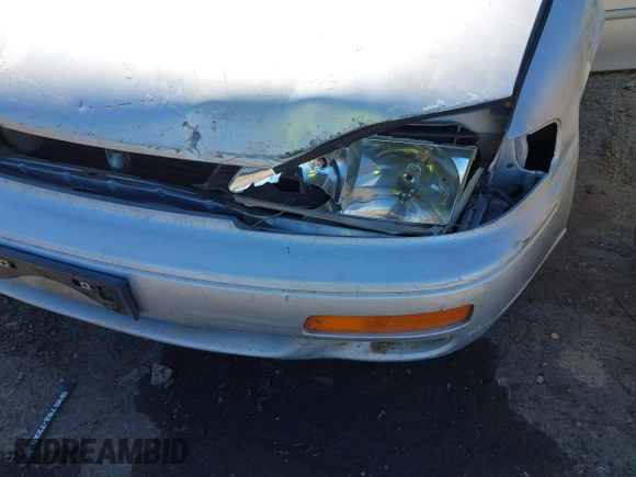 1996 Toyota Camry DX with VIN JT2BG12K4T0381387, listed as a IAAI auction lot 41866017 with 177,198 mi miles. Bid and sale history available at carsss.com. Image 6.