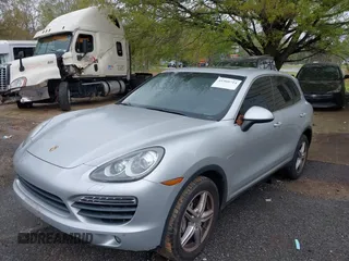 2012 Porsche Cayenne S Hybrid z VIN WP1AE2A2XCLA90082, wystawiony jako IAAI lot #41960714 z przebiegiem 139 081 mil mil oraz . Historia ofert i sprzedaży dostępna na DreamBid. Obrazek 21.