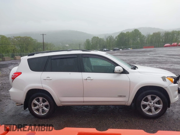 2012 Toyota RAV4 Limited z VIN 2T3DF4DV3CW245193, wystawiony jako IAAI lot #42233074 z przebiegiem 121 522 mil mil oraz . Historia ofert i sprzedaży dostępna na DreamBid. Obrazek 13.