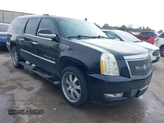 2010 Cadillac Escalade ESV Platinum Edition z VIN 1GYUKKEF7AR221624, wystawiony jako IAAI lot #41540733 z przebiegiem 240 090 mil mil oraz . Historia ofert i sprzedaży dostępna na DreamBid. Obrazek 1.