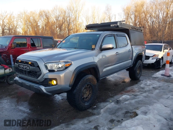 2017 Toyota Tacoma SR5 z VIN 3TMCZ5AN3HM045386, wystawiony jako IAAI lot #41330487 z przebiegiem 140 867 mil mil oraz . Historia ofert i sprzedaży dostępna na DreamBid. Obrazek 18.