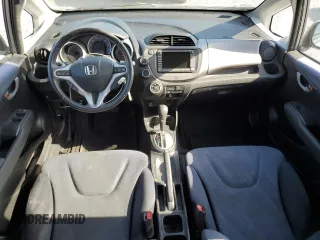 2009 Honda Fit Sport z VIN JHMGE88639S006463, wystawiony jako Copart lot #58559205 z przebiegiem 212 609 mil mil oraz Czysty tytuł • Clean title. Historia ofert i sprzedaży dostępna na DreamBid. Obrazek 8.