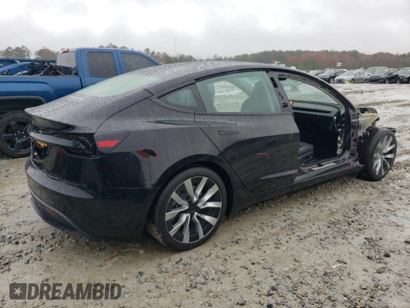 2024 Tesla Model 3 z VIN 5YJ3E1EA5RF748960, wystawiony jako Copart lot #83690834 z przebiegiem 2111 mil mil oraz Szkody całkowita. Historia ofert i sprzedaży dostępna na DreamBid. Obrazek 3.